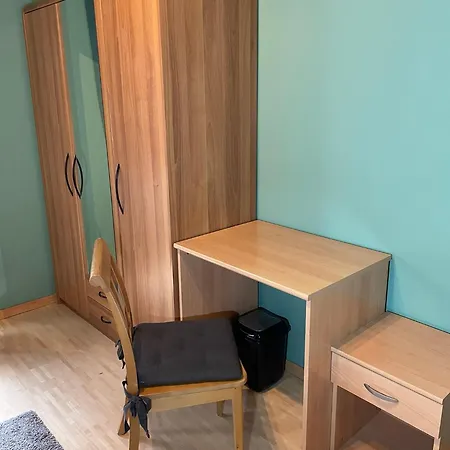 Gaestezimmer Mit Eigenem Bad Und Balkon Im Herzen Von - Nahe Ffm