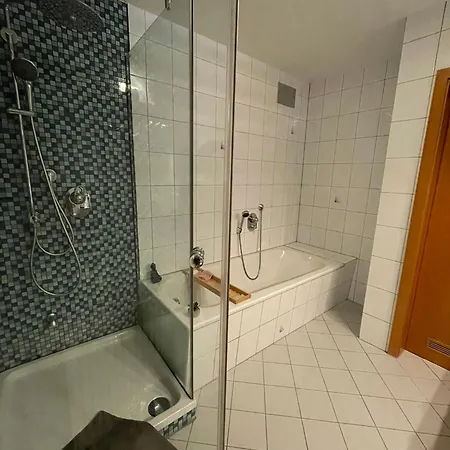 Homestay szállás Gaestezimmer Mit Eigenem Bad Und Balkon Im Herzen Von - Nahe Ffm